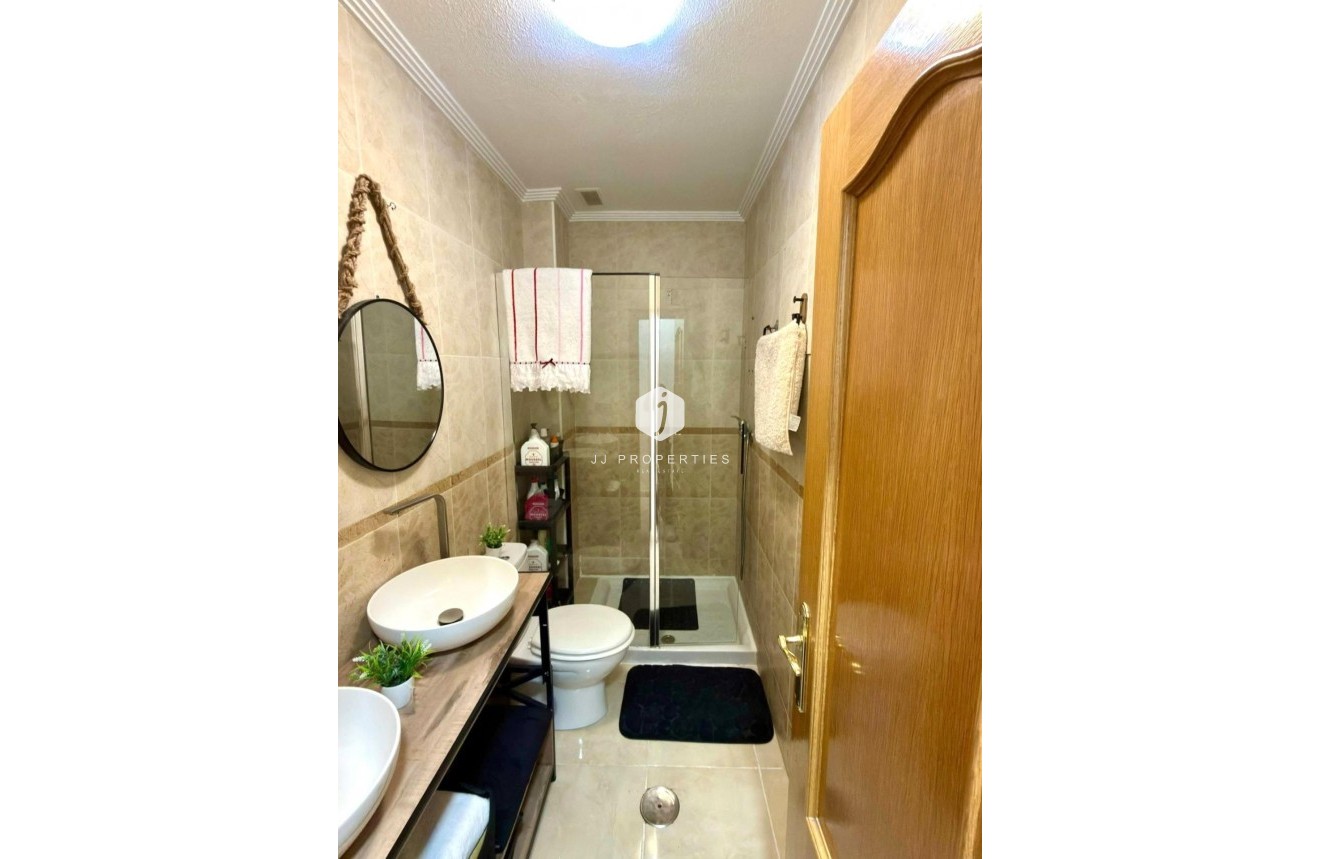 Resale - Apartment / flat -
Torrevieja - Nueva Torrevieja