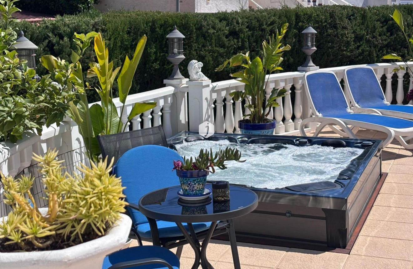 Resale - Chalet -
Torrevieja - Los Balcones