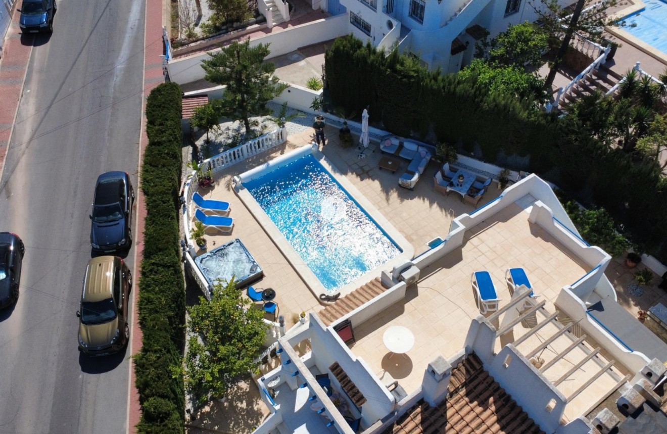 Resale - Chalet -
Torrevieja - Los Balcones