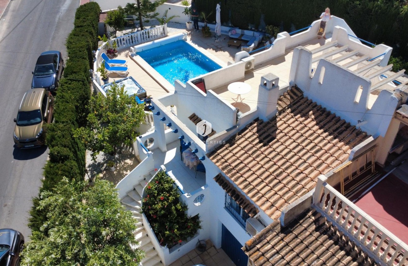 Resale - Chalet -
Torrevieja - Los Balcones