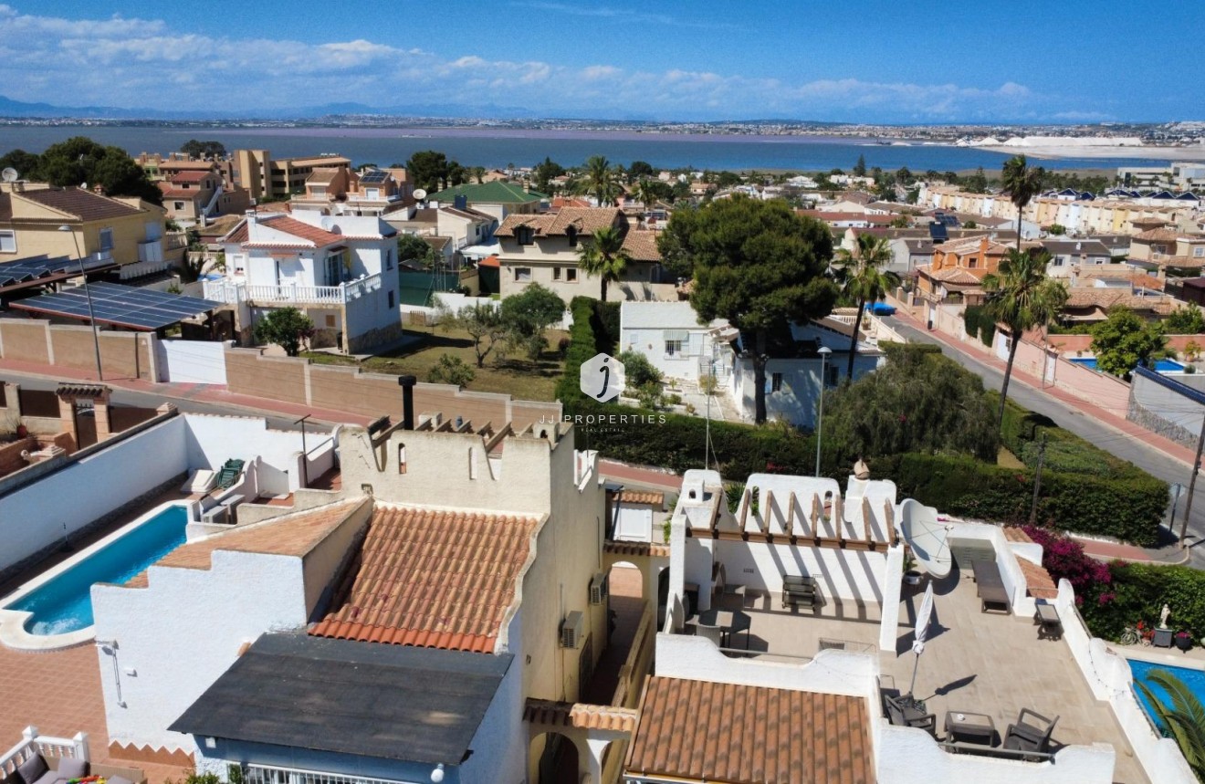 Resale - Chalet -
Torrevieja - Los Balcones