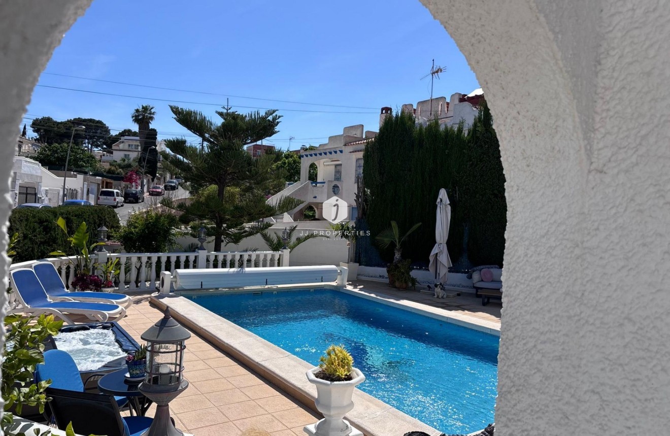 Resale - Chalet -
Torrevieja - Los Balcones