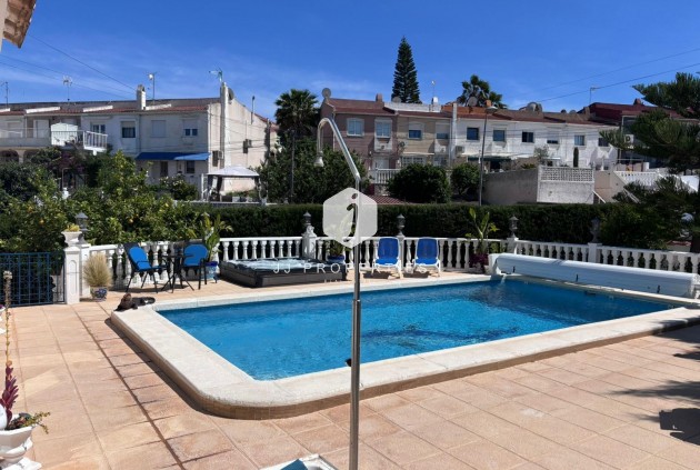 Resale - Chalet -
Torrevieja - Los Balcones