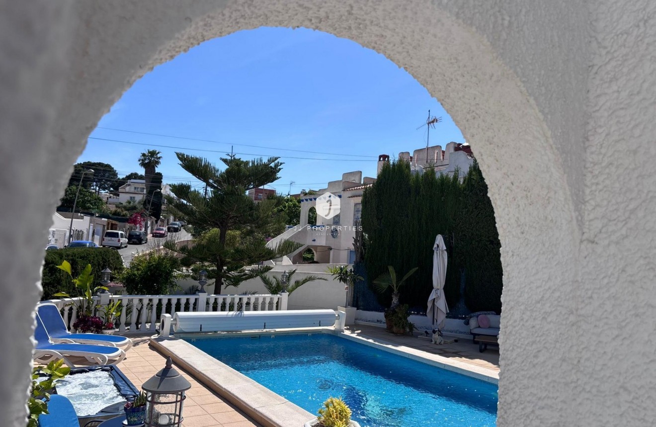 Resale - Chalet -
Torrevieja - Los Balcones