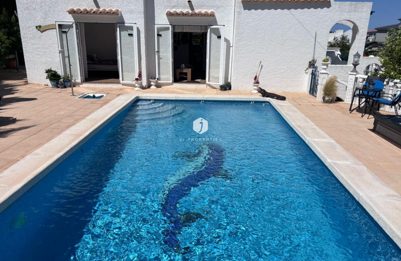 Resale - Chalet -
Torrevieja - Los Balcones
