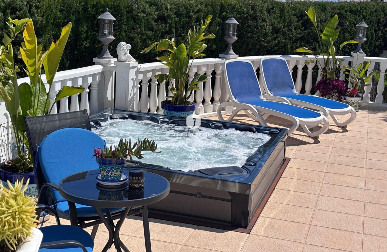 Resale - Chalet -
Torrevieja - Los Balcones