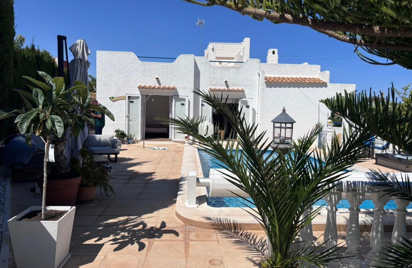 Resale - Chalet -
Torrevieja - Los Balcones