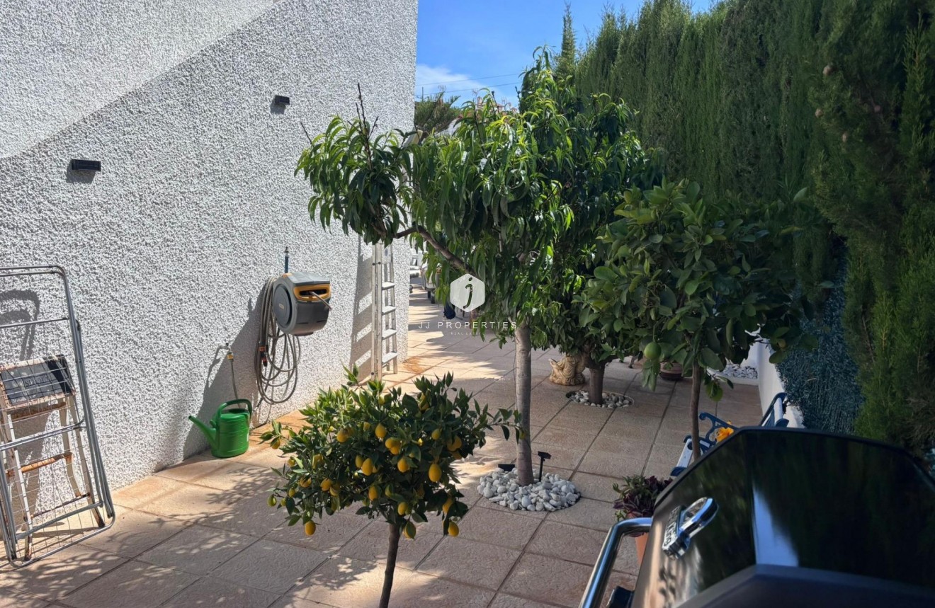 Resale - Chalet -
Torrevieja - Los Balcones