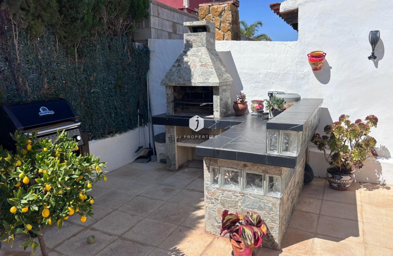 Resale - Chalet -
Torrevieja - Los Balcones