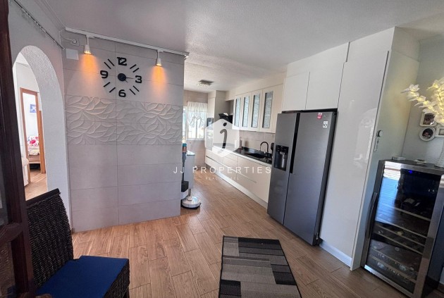 Resale - Chalet -
Torrevieja - Los Balcones