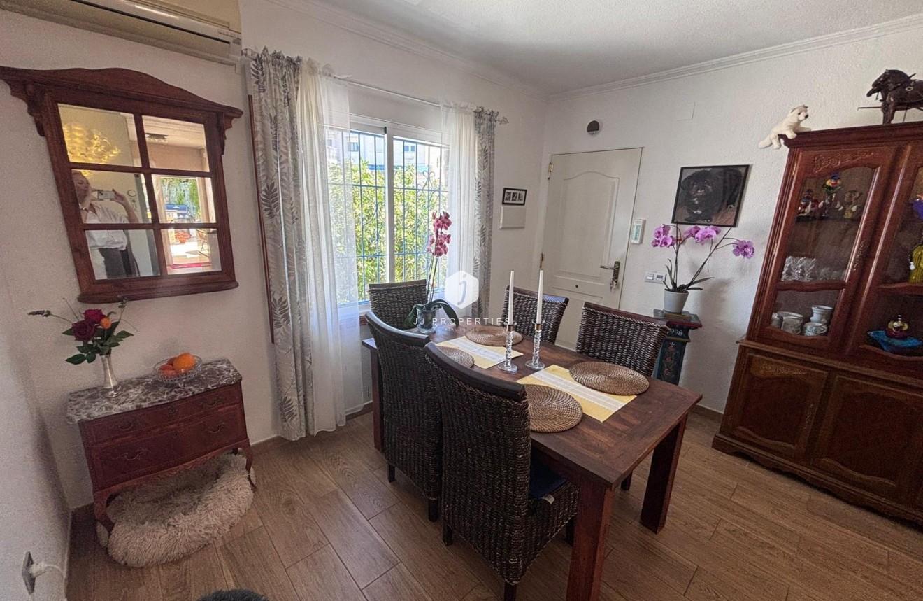 Resale - Chalet -
Torrevieja - Los Balcones