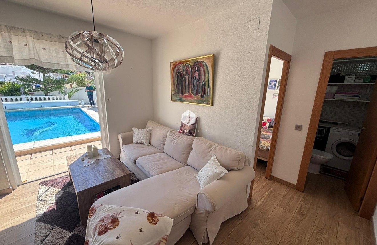 Resale - Chalet -
Torrevieja - Los Balcones