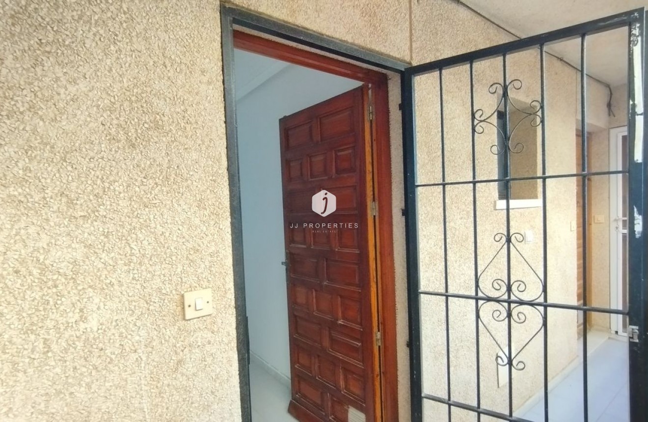 D'occasion - Appartement -
Torrevieja - Costa Blanca