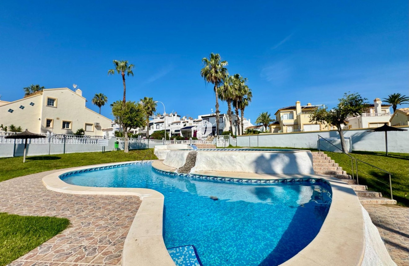 Segunda mano - Bungalow -
Orihuela Costa - Villamartín-las Filipinas