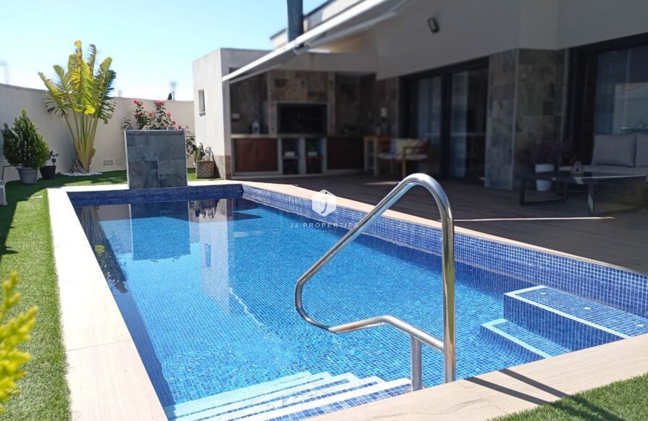 Resale - Villa -
Daya Nueva - Costa Blanca