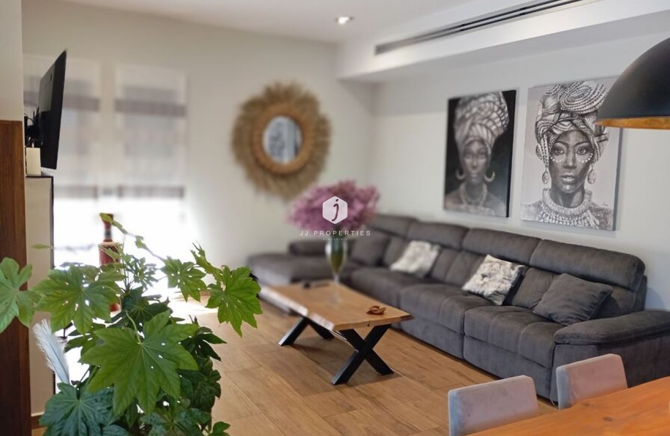 Resale - Villa -
Daya Nueva - Costa Blanca