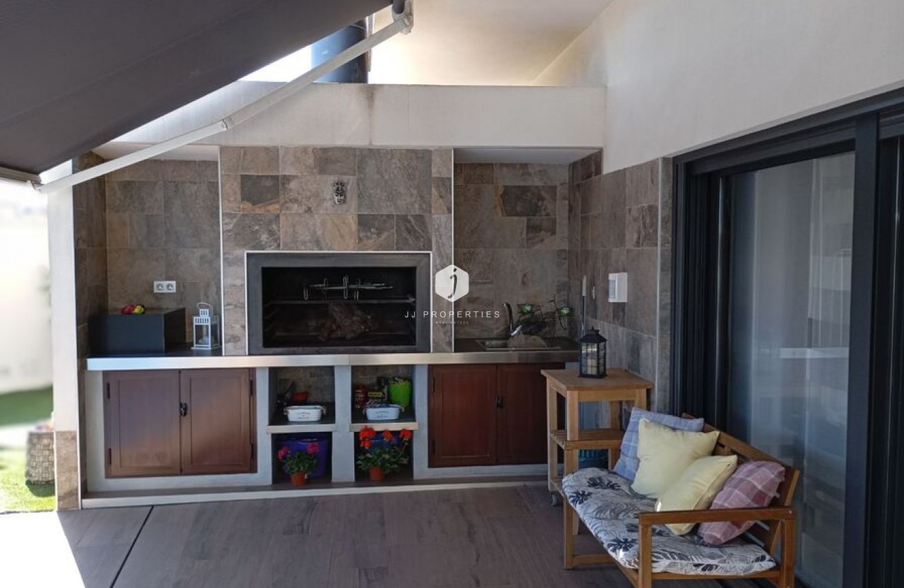 Resale - Villa -
Daya Nueva - Costa Blanca