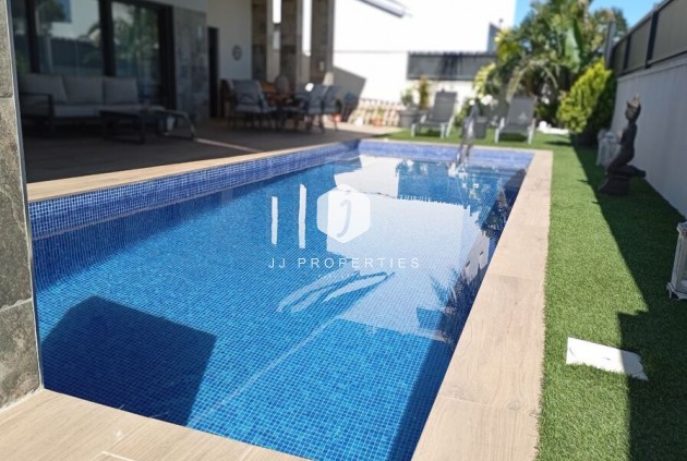 Resale - Villa -
Daya Nueva - Costa Blanca