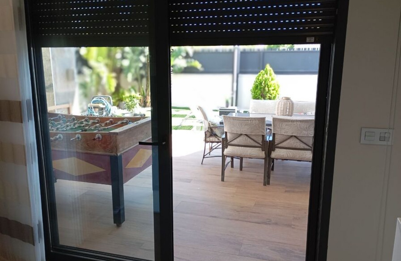 Resale - Villa -
Daya Nueva - Costa Blanca