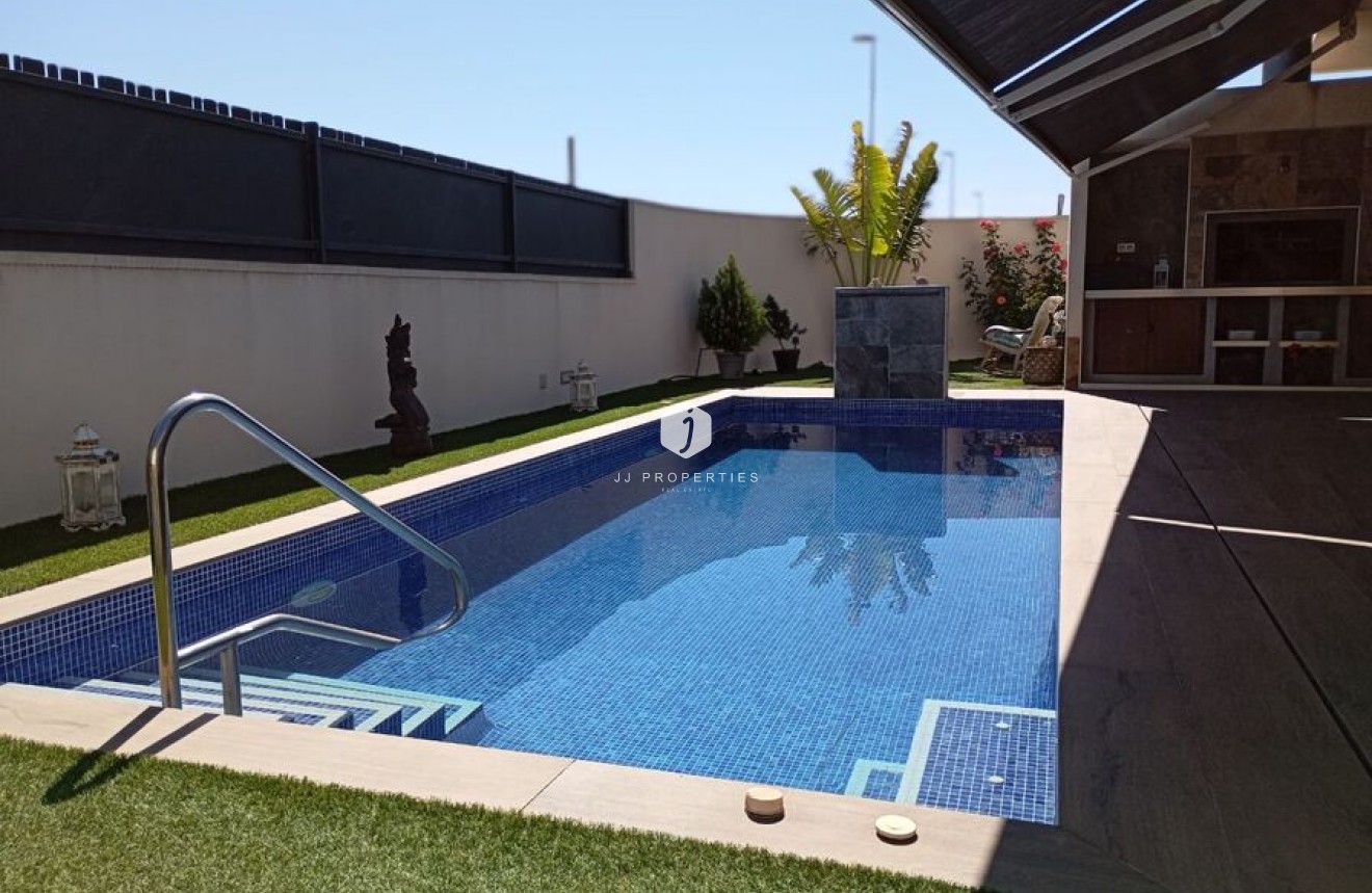 Resale - Villa -
Daya Nueva - Costa Blanca