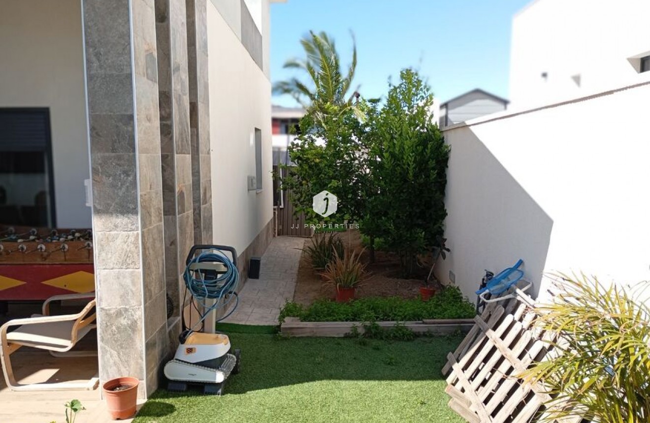 Resale - Villa -
Daya Nueva - Costa Blanca