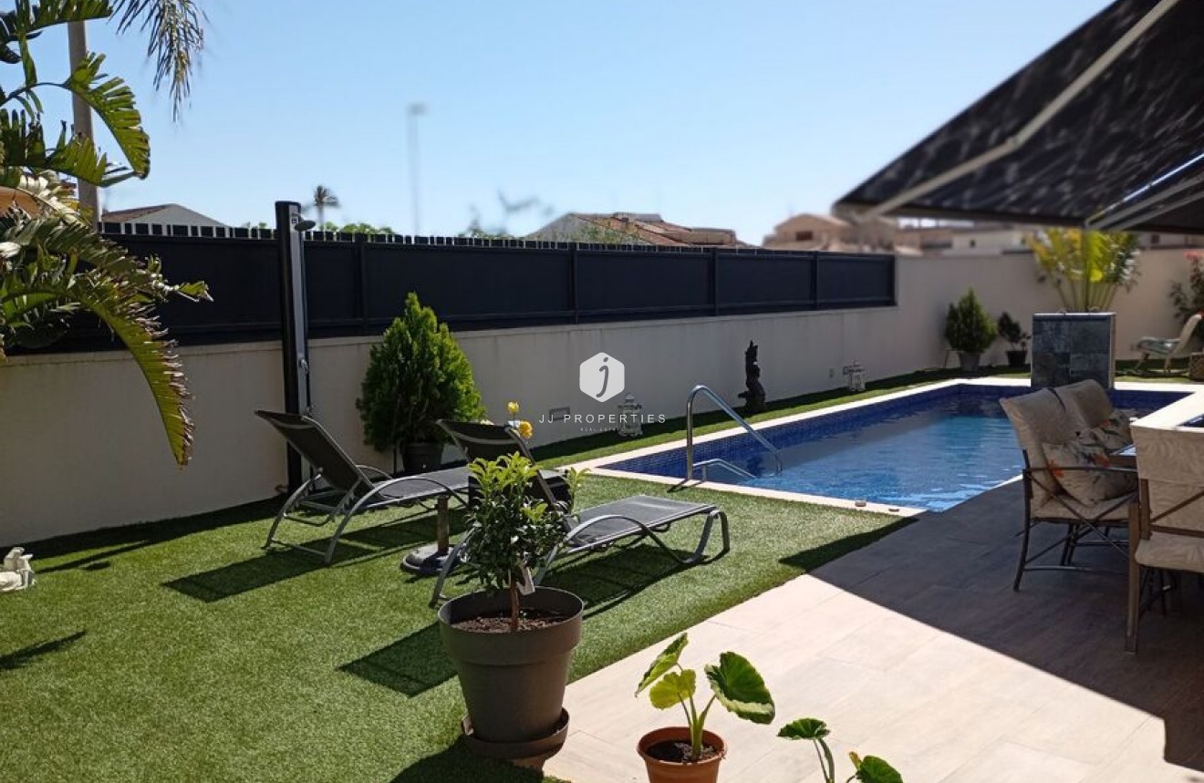 Resale - Villa -
Daya Nueva - Costa Blanca