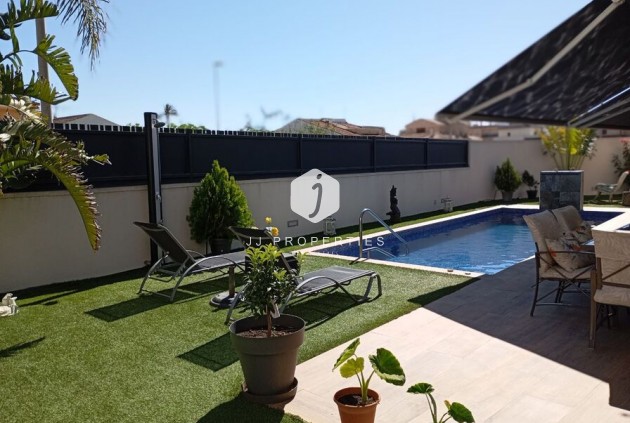 Resale - Villa -
Daya Nueva - Costa Blanca