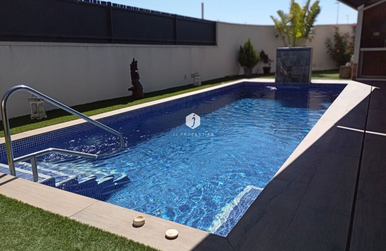 Resale - Villa -
Daya Nueva - Costa Blanca