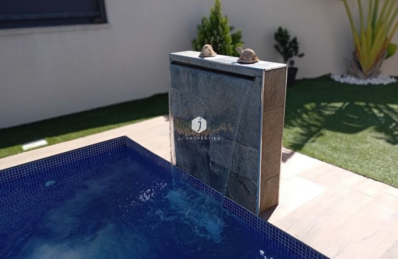 Resale - Villa -
Daya Nueva - Costa Blanca