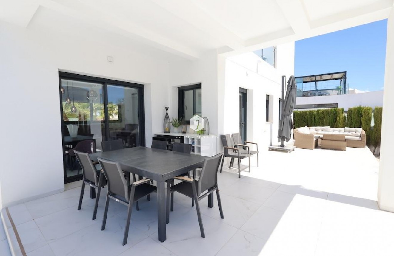 Resale - Villa -
Rojales - Inland
