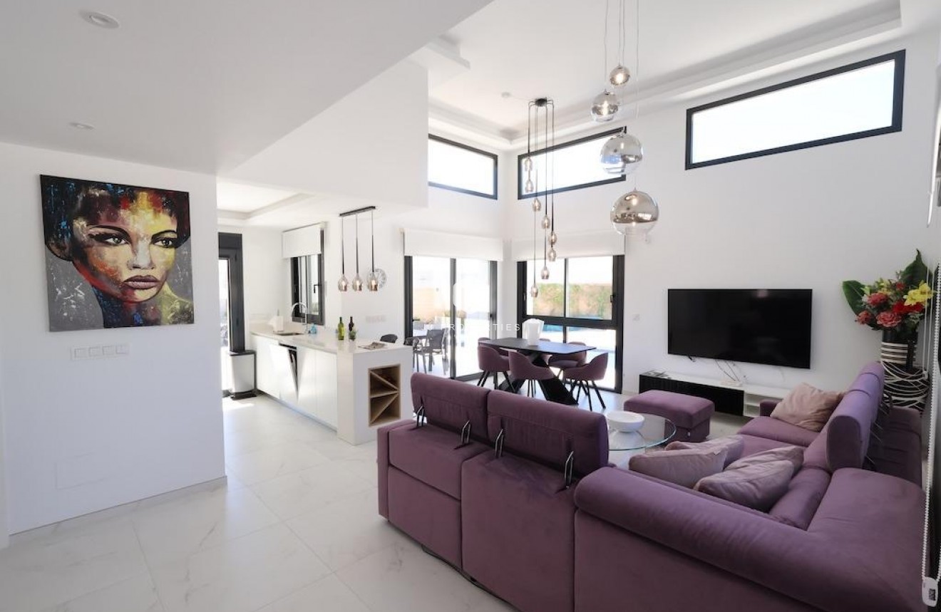 Resale - Villa -
Rojales - Inland