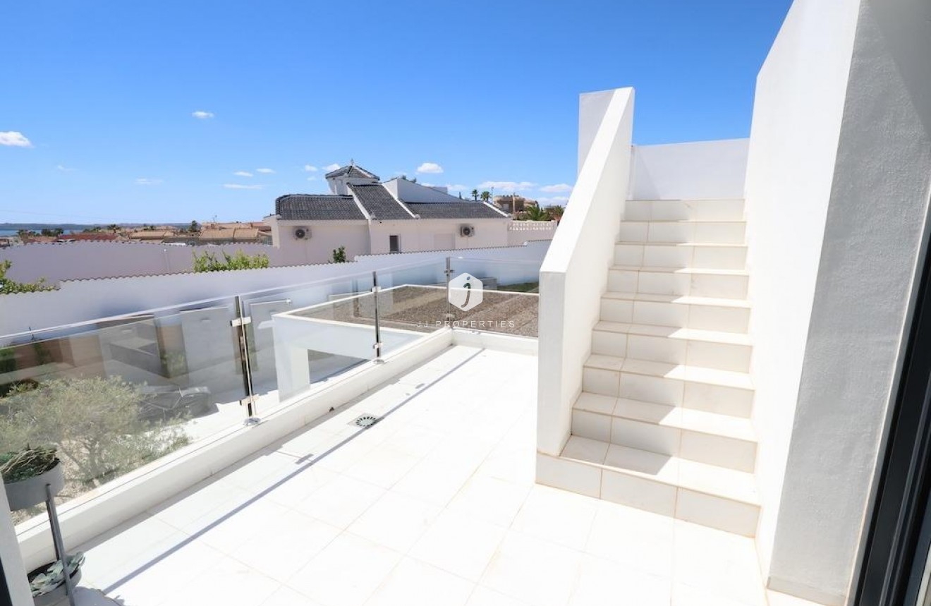 Resale - Villa -
Rojales - Inland