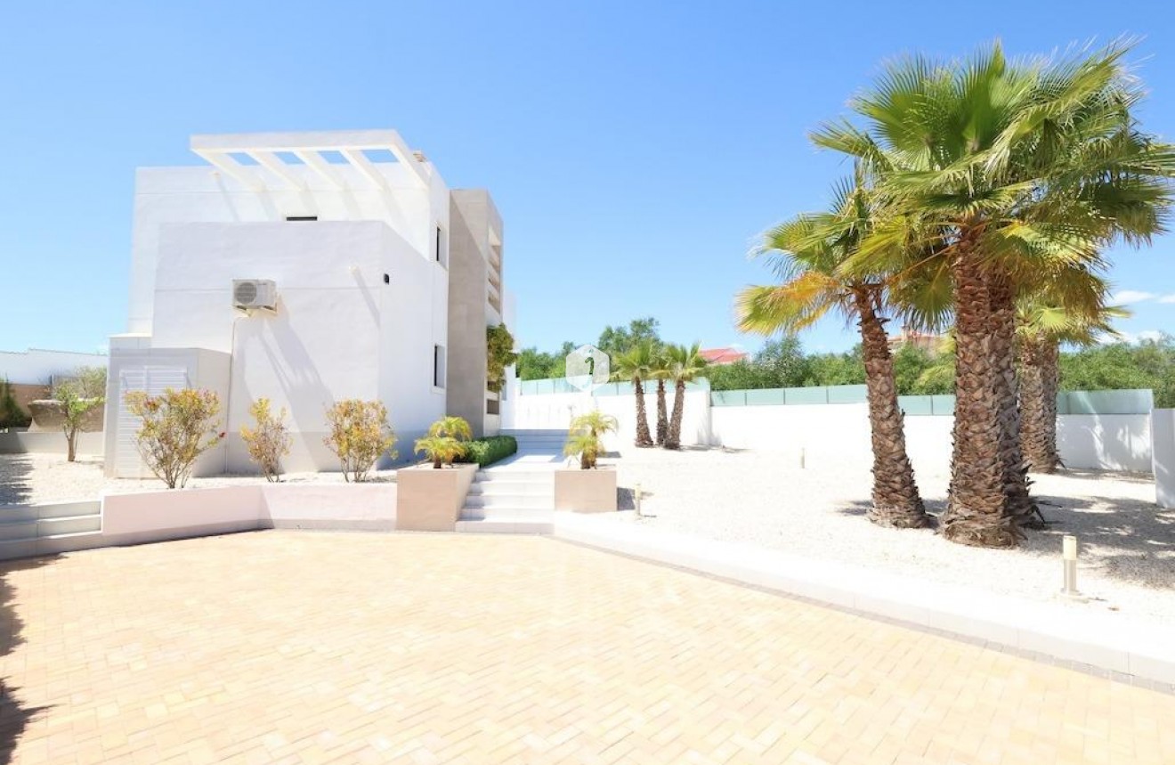 Resale - Villa -
Rojales - Inland