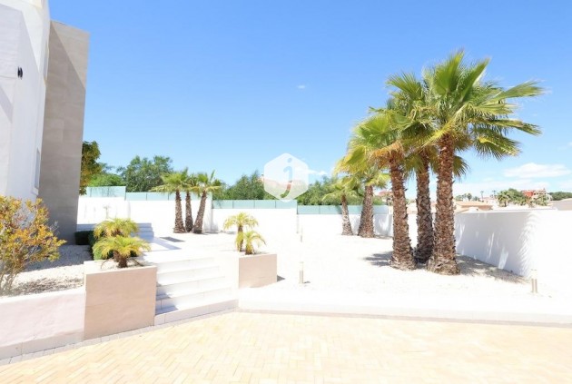 Resale - Villa -
Rojales - Inland