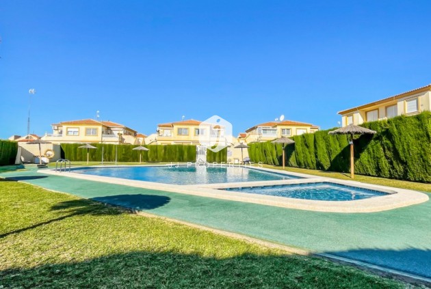 Segunda mano - Bungalow -
Orihuela Costa - Costa Blanca