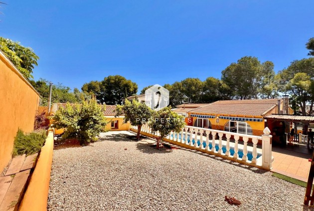 Z drugiej ręki - Villa -
Torrevieja - Los Balcones