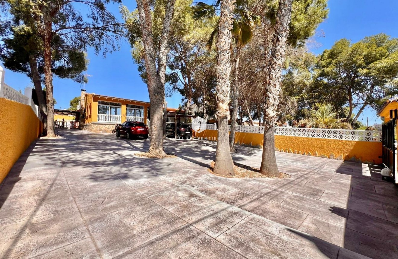 Z drugiej ręki - Villa -
Torrevieja - Los Balcones