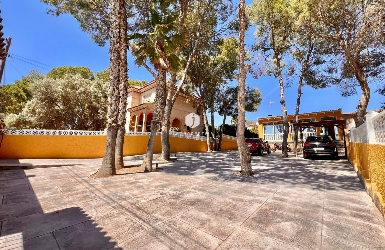 Z drugiej ręki - Villa -
Torrevieja - Los Balcones
