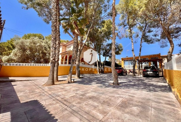 Z drugiej ręki - Villa -
Torrevieja - Los Balcones