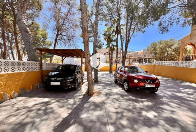 Z drugiej ręki - Villa -
Torrevieja - Los Balcones