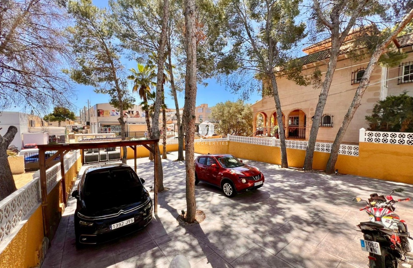 Z drugiej ręki - Villa -
Torrevieja - Los Balcones