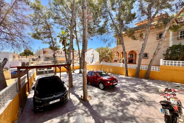 Z drugiej ręki - Villa -
Torrevieja - Los Balcones