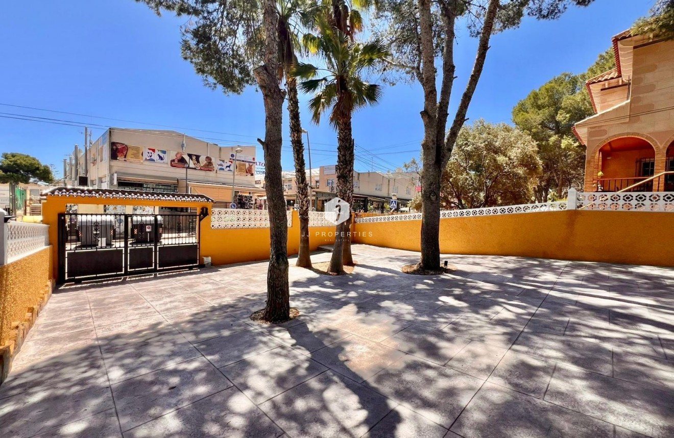 Z drugiej ręki - Villa -
Torrevieja - Los Balcones