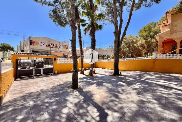 Z drugiej ręki - Villa -
Torrevieja - Los Balcones