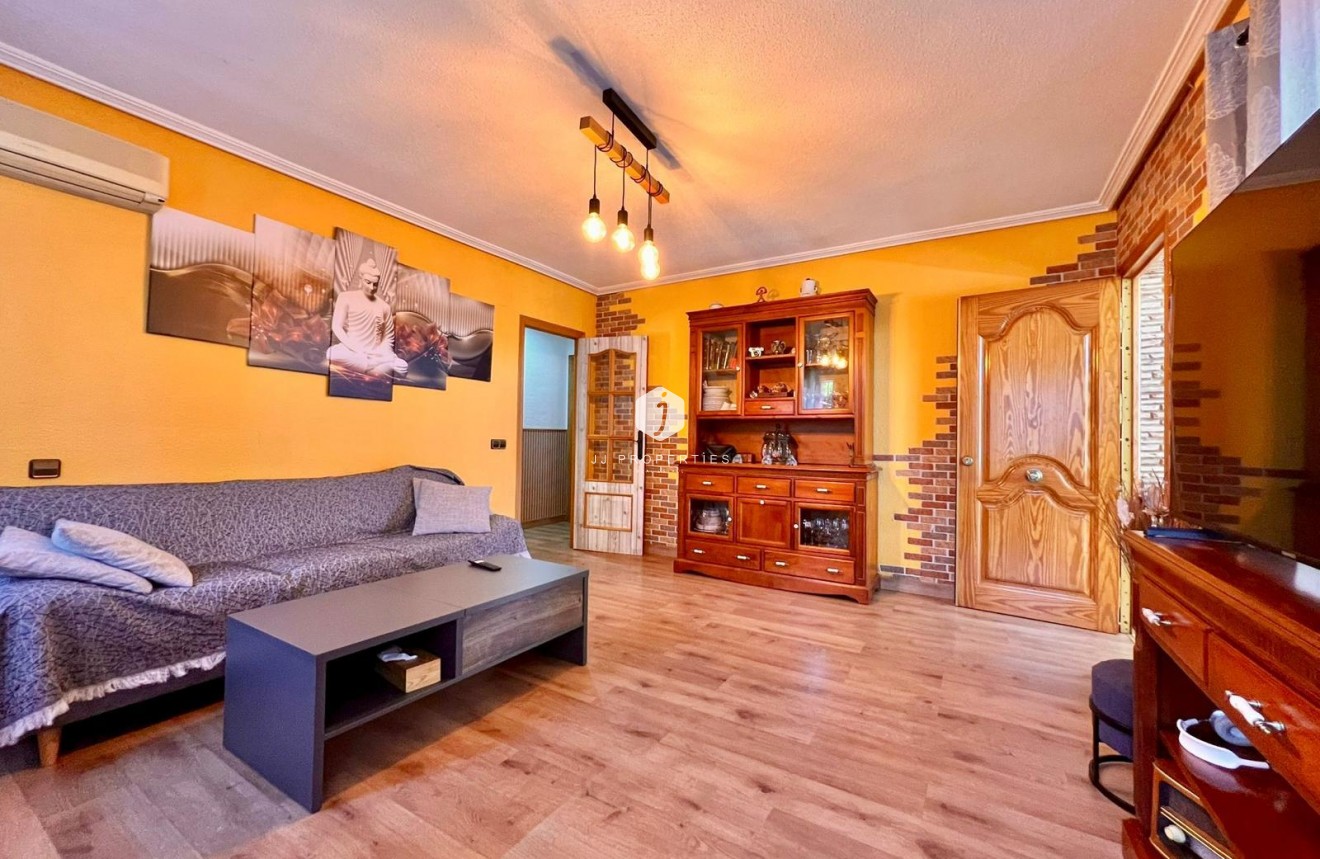 Z drugiej ręki - Villa -
Torrevieja - Los Balcones