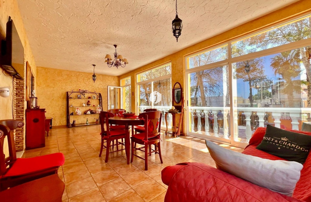 Z drugiej ręki - Villa -
Torrevieja - Los Balcones