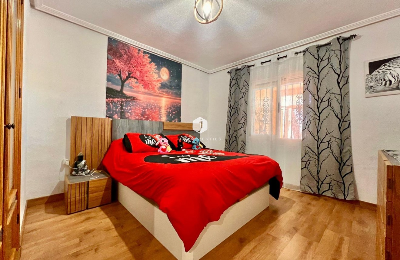 Z drugiej ręki - Villa -
Torrevieja - Los Balcones