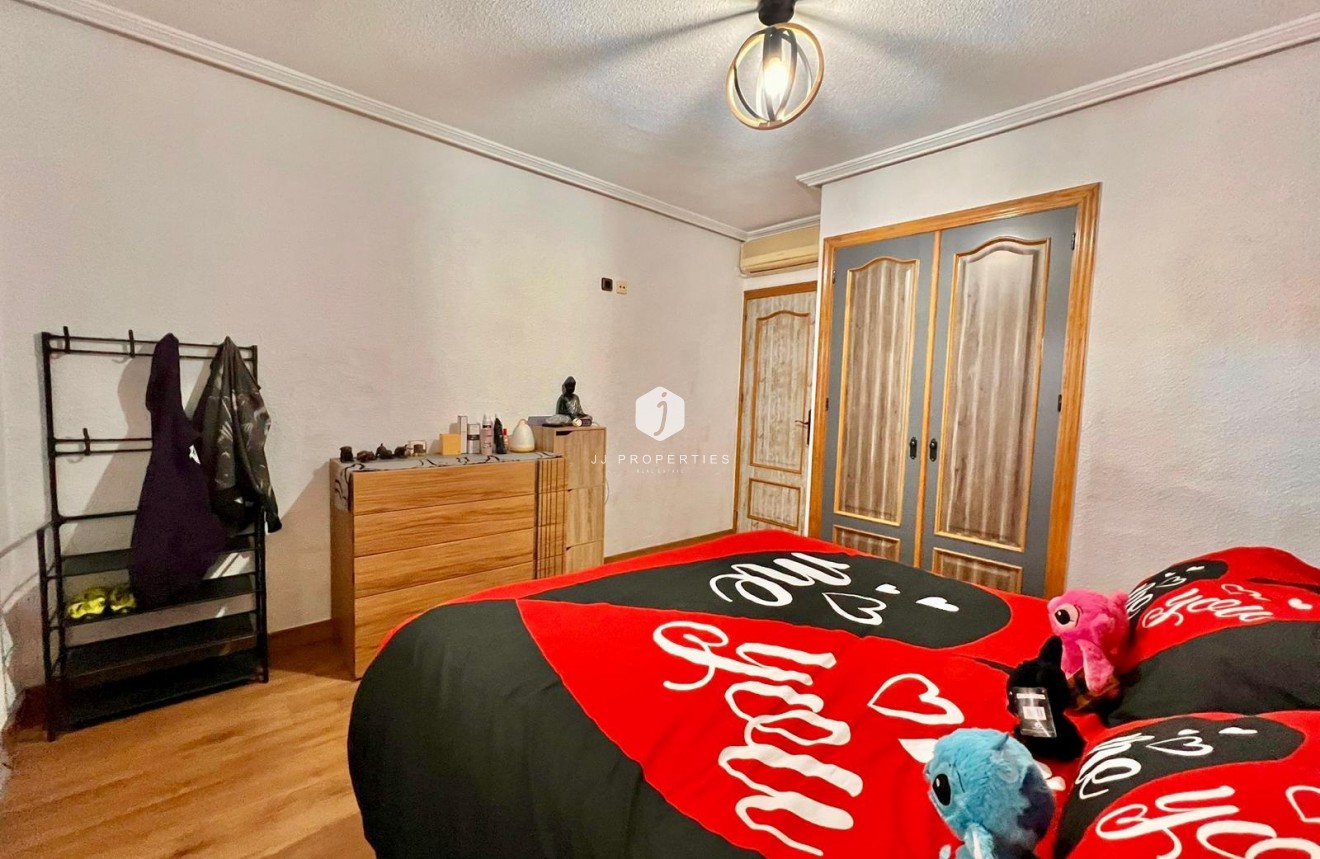 Z drugiej ręki - Villa -
Torrevieja - Los Balcones