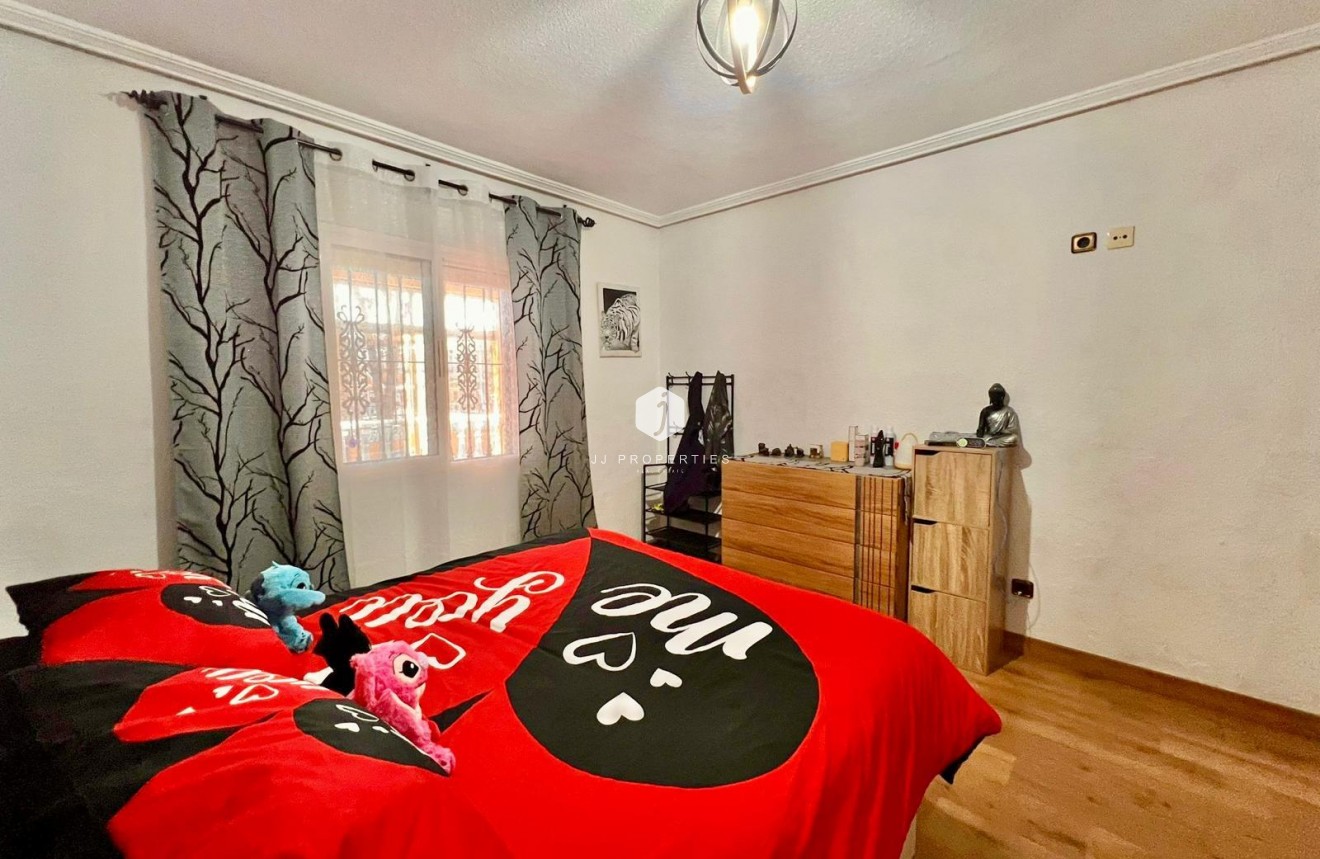 Z drugiej ręki - Villa -
Torrevieja - Los Balcones