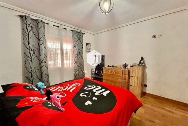 Z drugiej ręki - Villa -
Torrevieja - Los Balcones
